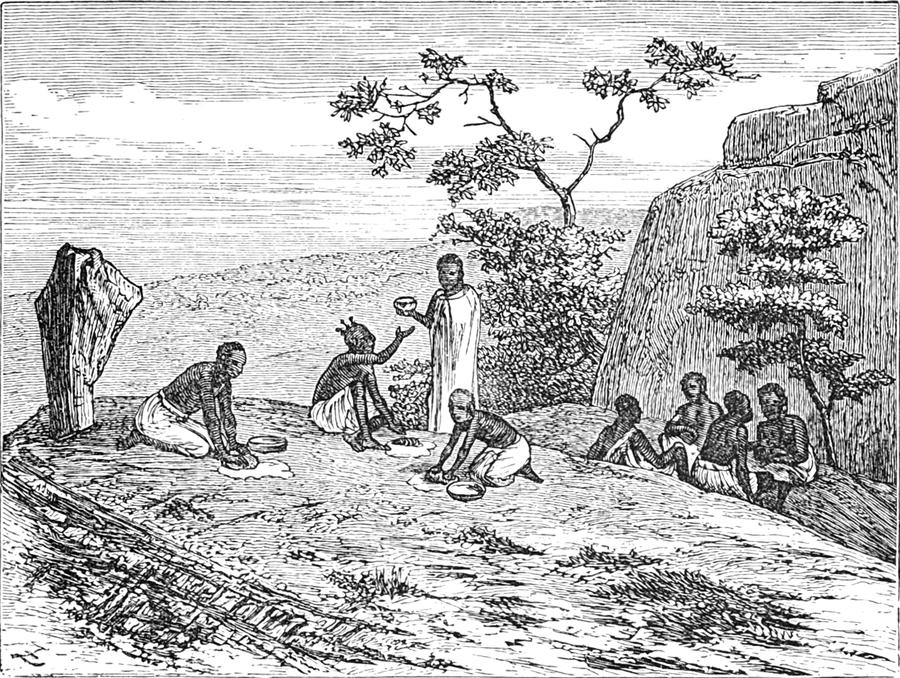 Zwei Männer
  mahlen Mehl, während die anderen warten