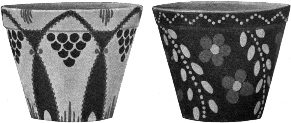 Zwei Blumentöpfe mit
  Bauernmalerei